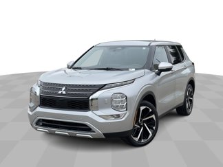 Used 2024 Mitsubishi Outlander SE image 1