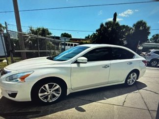 Used 2015 Nissan Altima 2.5 SV w/ Convenience Package image 1