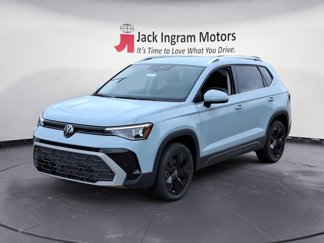 New 2025 Volkswagen Taos SE image 1