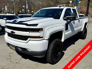 Used 2018 Chevrolet Silverado 1500 Custom image 1
