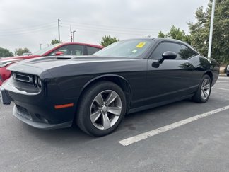 Used 2019 Dodge Challenger SXT image 1