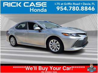 Used 2022 Toyota Camry LE image 1