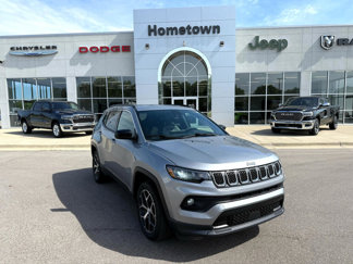 Used 2024 Jeep Compass Latitude image 1