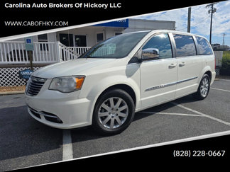 Used 2011 Chrysler Town & Country Touring-L w/ Entertainment Group #2 image 1