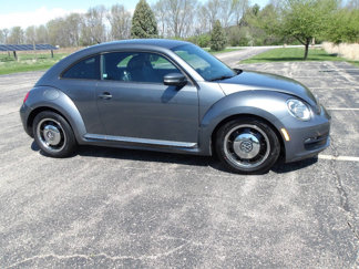 Used 2012 Volkswagen Beetle 2.5 image 1