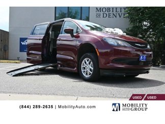 Used 2021 Chrysler Voyager Lxi image 1