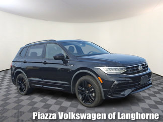Certified 2022 Volkswagen Tiguan SE R-Line image 1