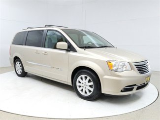 Used 2014 Chrysler Town & Country Touring image 1