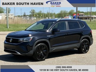 Used 2024 Volkswagen Taos SE w/ Panoramic Sunroof Package image 1