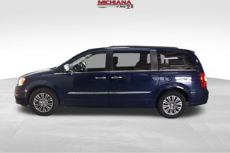 Used 2016 Chrysler Town & Country Touring-L image 1