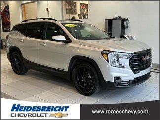 Used 2022 GMC Terrain SLT w/ Tech Package image 1