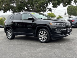 Used 2022 Jeep Compass Latitude image 1
