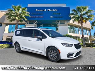 New 2025 Chrysler Pacifica Pinnacle image 1
