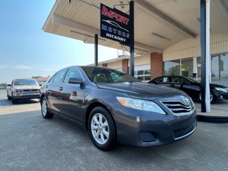Used 2011 Toyota Camry LE image 1