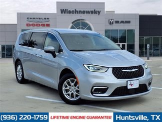 Used 2023 Chrysler Pacifica Touring-L image 1