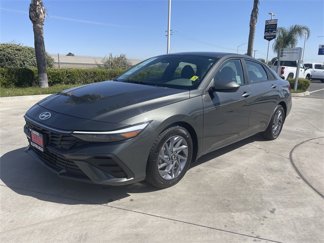 Used 2024 Hyundai Elantra SEL image 1