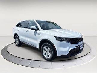 Used 2022 Kia Sorento LX image 1