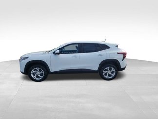 New 2025 Chevrolet Trax LS w/ LS Convenience Package image 1