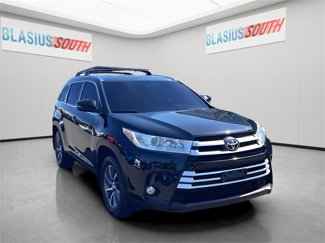 Used 2017 Toyota Highlander XLE image 1