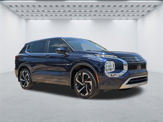 Used 2022 Mitsubishi Outlander SE image 1