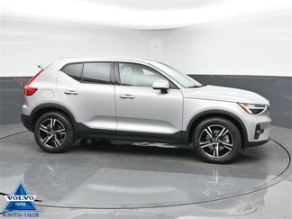 Used 2023 Volvo XC40 B5 Plus image 1