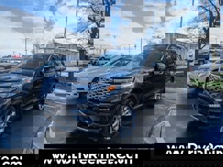 Certified 2022 Ford Explorer Platinum image 1