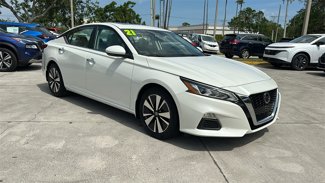 Used 2021 Nissan Altima 2.5 SV w/ SV Premium Package image 1