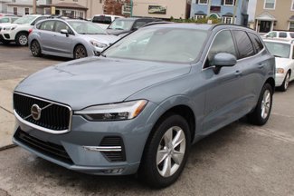 Used 2022 Volvo XC60 B5 Momentum image 1