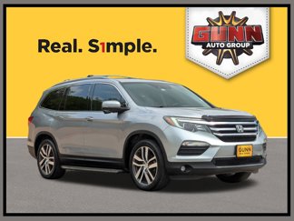 Used 2017 Honda Pilot Touring image 1