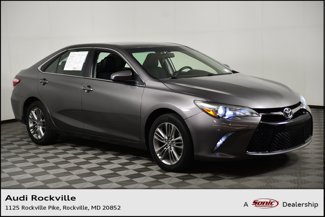 Used 2017 Toyota Camry SE image 1