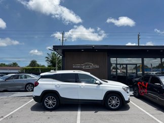 Used 2022 GMC Terrain SLT w/ Infotainment Package II image 1