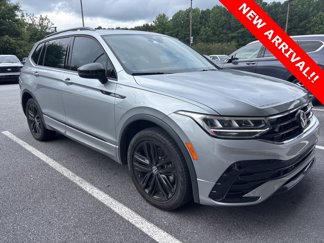 Used 2022 Volkswagen Tiguan SE R-Line image 1
