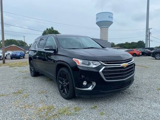 Used 2021 Chevrolet Traverse LT image 1