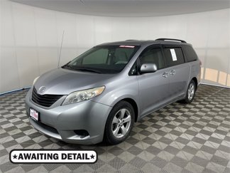 Used 2011 Toyota Sienna LE image 1