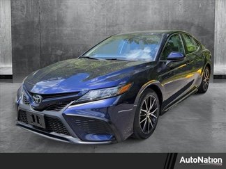 Used 2022 Toyota Camry SE image 1
