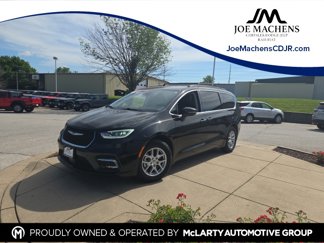 Used 2022 Chrysler Pacifica Touring-L image 1