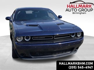 Used 2015 Dodge Challenger SXT image 1