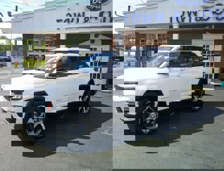 Used 2023 Jeep Grand Cherokee Limited w/ Luxury Tech Group II image 1