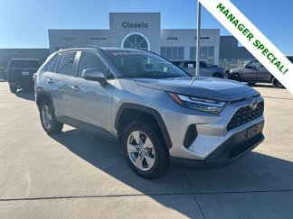 Used 2022 Toyota RAV4 XLE image 1