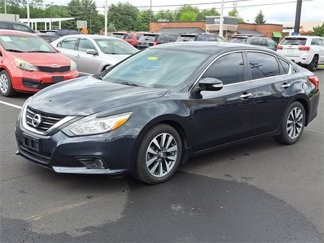 Used 2017 Nissan Altima 2.5 SV w/ Convenience Package image 1