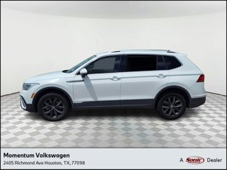 Certified 2022 Volkswagen Tiguan SE w/ Panoramic Sunroof Package image 1