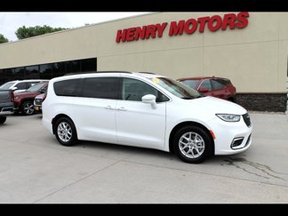 Used 2022 Chrysler Pacifica Touring-L image 1