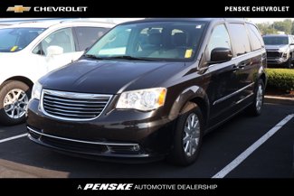 Used 2013 Chrysler Town & Country Touring image 1