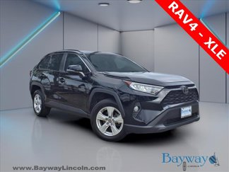 Used 2021 Toyota RAV4 XLE image 1