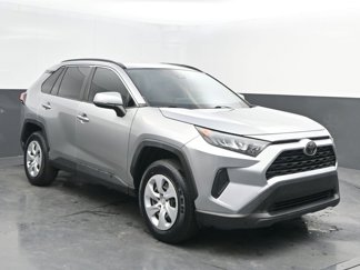 Used 2019 Toyota RAV4 LE image 1