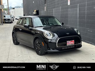 Used 2022 MINI Cooper 2-Door Hardtop image 1