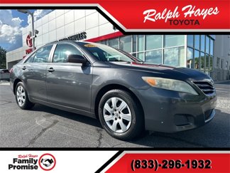 Used 2010 Toyota Camry LE image 1