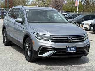 Used 2022 Volkswagen Tiguan SE w/ Panoramic Sunroof Package image 1