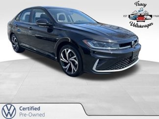 Certified 2025 Volkswagen Jetta SEL image 1