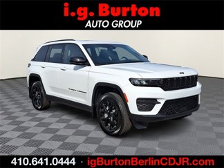 New 2025 Jeep Grand Cherokee Laredo image 1